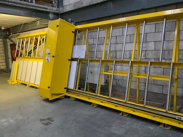 2020 polycut verticale polycarbonaat platensnijmachine - afbeelding 1 van  9