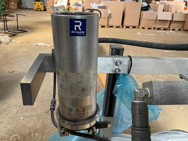 2020 reynaers aluminium profiel ponsinstallatie met pons unit en tooling - afbeelding 2 van  18