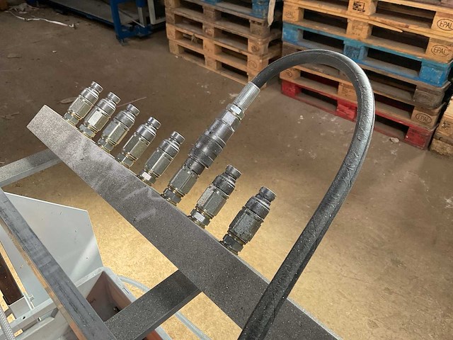 2020 reynaers aluminium profiel ponsinstallatie met pons unit en tooling - afbeelding 3 van  18
