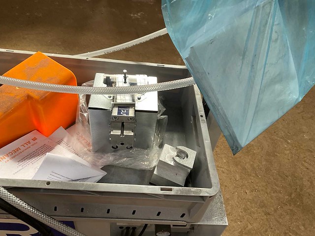 2020 reynaers aluminium profiel ponsinstallatie met pons unit en tooling - afbeelding 8 van  18