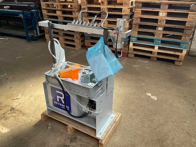 2020 reynaers aluminium profiel ponsinstallatie met pons unit en tooling - afbeelding 1 van  18