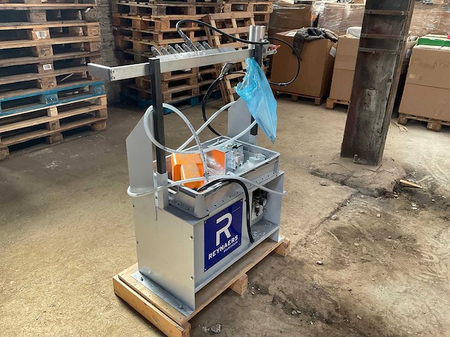 2020 reynaers aluminium profiel ponsinstallatie met pons unit en tooling - afbeelding 12 van  18