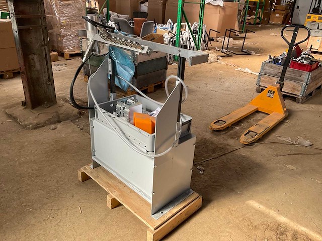 2020 reynaers aluminium profiel ponsinstallatie met pons unit en tooling - afbeelding 14 van  18