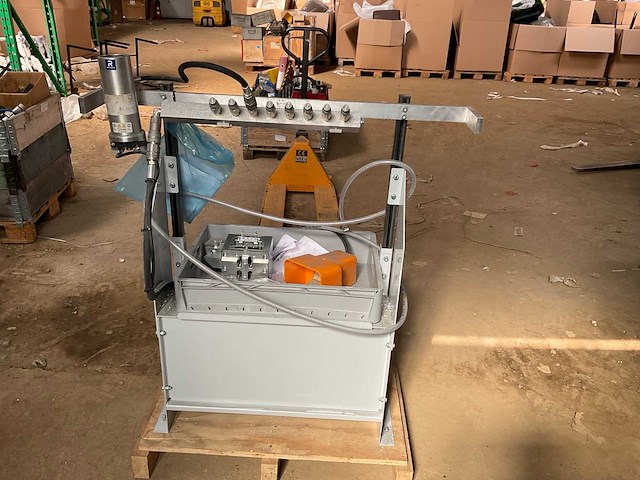 2020 reynaers aluminium profiel ponsinstallatie met pons unit en tooling - afbeelding 15 van  18