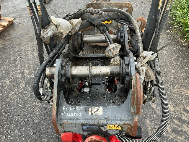 2020 rototilt r5 hydraulische roterende snelwissel - afbeelding 9 van  11