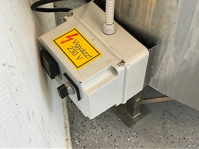 2020 rvs opslagtank met roerwerk - afbeelding 8 van  9