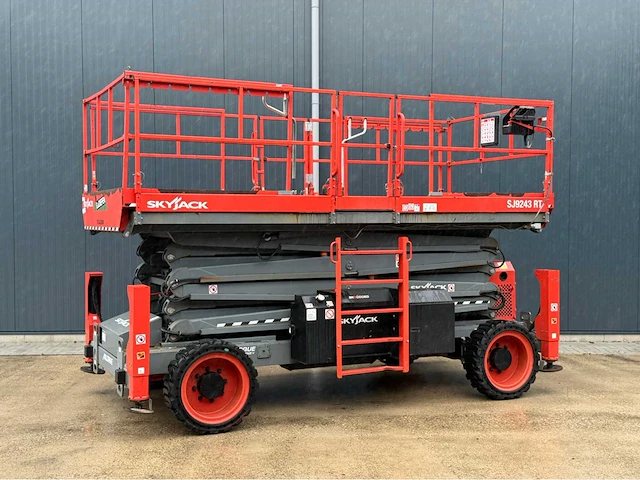 2020 skyjack sj9243 rt axldrive schaarhoogwerker - afbeelding 1 van  39