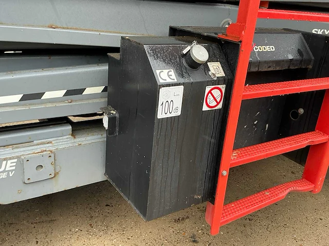 2020 skyjack sj9243 rt axldrive schaarhoogwerker - afbeelding 35 van  39
