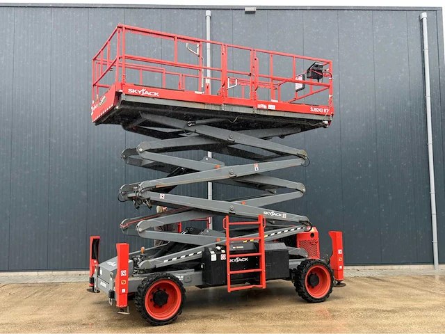 2020 skyjack sj9243 rt axldrive schaarhoogwerker - afbeelding 33 van  39