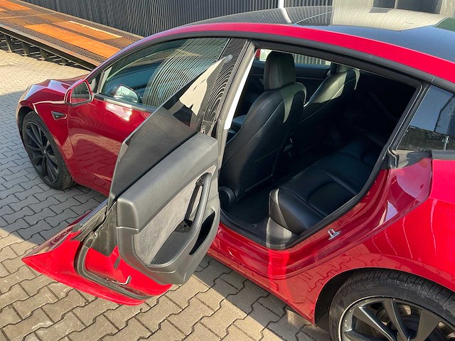 2020 tesla model 3 standard range plus - afbeelding 16 van  23