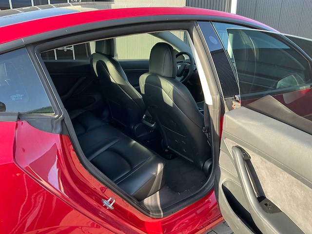 2020 tesla model 3 - afbeelding 20 van  30