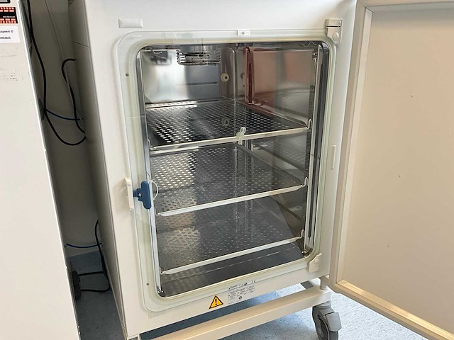 2020 thermo wetenschappelijke heracell 150i gp laboratorium co2-incubator (2x) - afbeelding 10 van  13