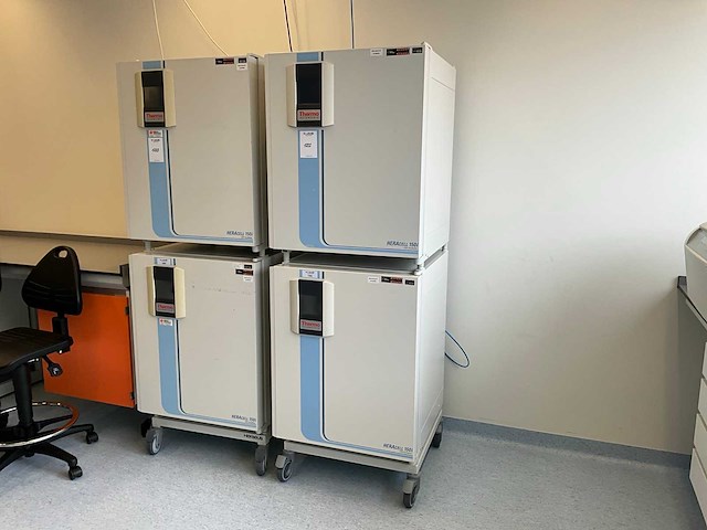 2020 thermo wetenschappelijke heracell 150i gp laboratorium co2-incubator (2x) - afbeelding 1 van  13