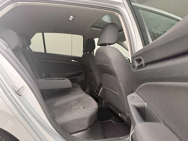 2020 volkswagen golf 1.5 tsi r-line pano bns personenauto - afbeelding 3 van  24