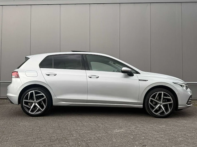 2020 volkswagen golf 1.5 tsi r-line pano bns personenauto - afbeelding 18 van  24
