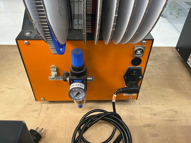 2020 weidmüller crimpfix r vario automatische kabel strip- en krimpmachine - afbeelding 6 van  8