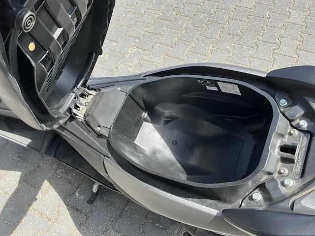 2020 yamaha gpd125 n-max motorscooter - afbeelding 4 van  15