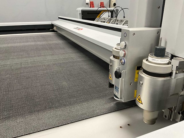 2020 zund s3 l-1200 flatbed cutter - afbeelding 28 van  31