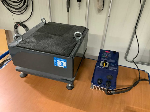 2021 - triltechniekshop ptl-40/40-25 vibreertafel met bonfiglioli frequentieregelaar - afbeelding 6 van  11