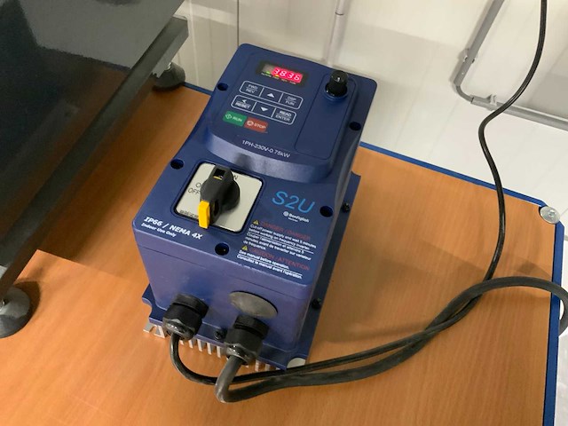 2021 - triltechniekshop ptl-40/40-25 vibreertafel met bonfiglioli frequentieregelaar - afbeelding 6 van  11