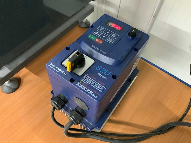 2021 - triltechniekshop ptl-40/40-25 vibreertafel met bonfiglioli frequentieregelaar - afbeelding 10 van  11