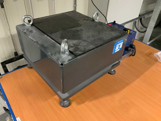 2021 - triltechniekshop ptl-40/40-25 vibreertafel met bonfiglioli frequentieregelaar - afbeelding 1 van  11