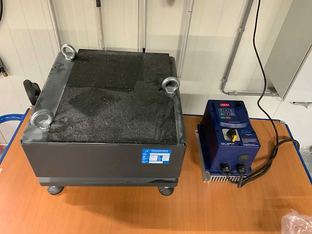2021 - triltechniekshop ptl-40/40-25 vibreertafel met bonfiglioli frequentieregelaar - afbeelding 7 van  11