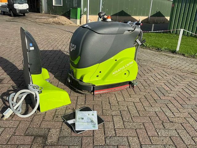 2021 adlatus cr700 schoonmaakrobot - afbeelding 1 van  12