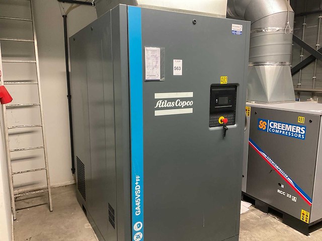 2021 atlas copco ga45vsd+ff schroefcompressor en olieafscheider - afbeelding 1 van  10