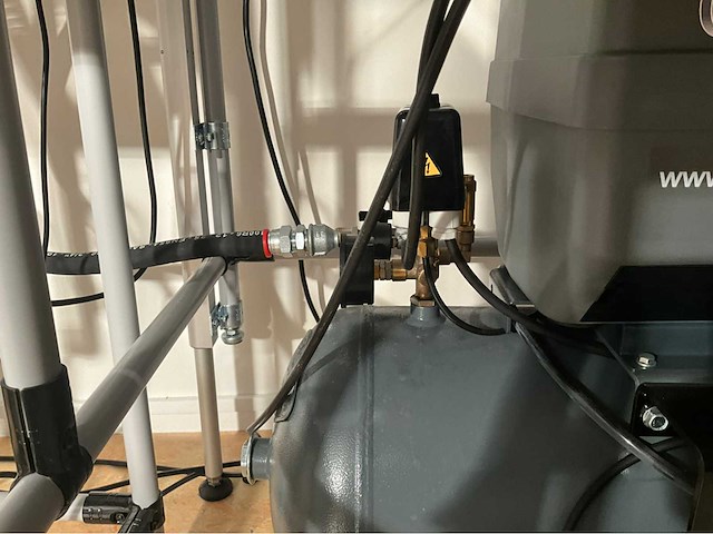 2021 atlas copco lfx0.7-10tm zuigercompressor - afbeelding 6 van  7