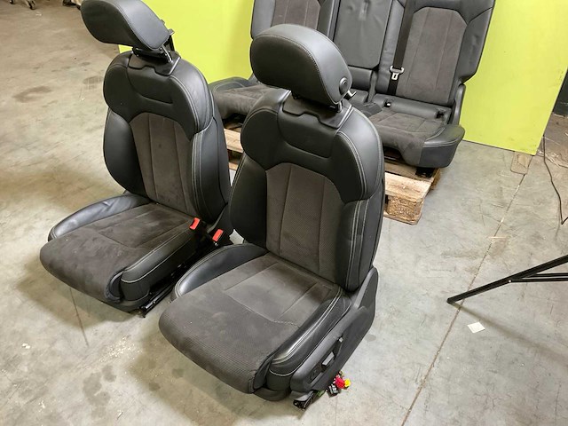 2021 audi q8 voor- en achterstoelen - afbeelding 4 van  10