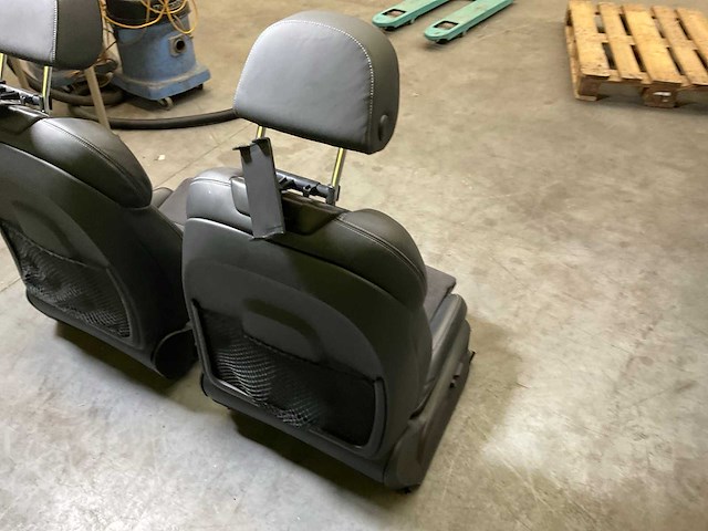 2021 audi q8 voor- en achterstoelen - afbeelding 8 van  10