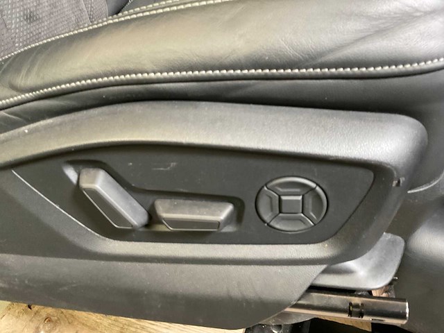2021 audi q8 voor- en achterstoelen - afbeelding 9 van  10