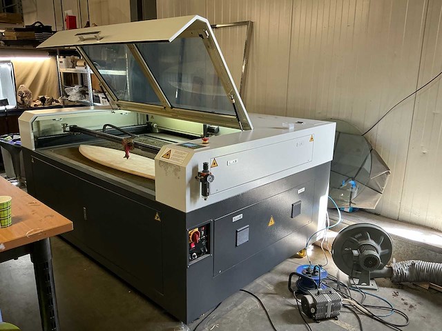 2021 brm 100160 lasersnijmachine - afbeelding 1 van  6