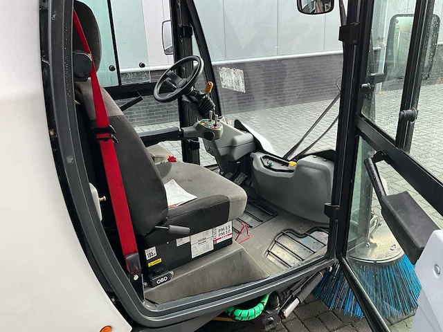 2021 bucher c202 straatveegmachine - afbeelding 8 van  39