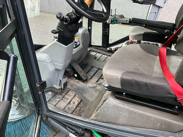 2021 bucher c202 straatveegmachine - afbeelding 10 van  39