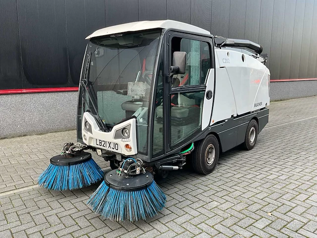 2021 bucher c202 straatveegmachine - afbeelding 1 van  39