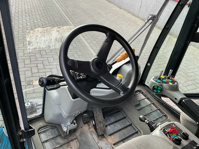 2021 bucher c202 straatveegmachine - afbeelding 13 van  39