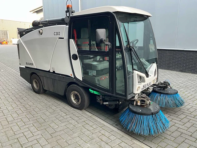 2021 bucher c202 straatveegmachine - afbeelding 25 van  39