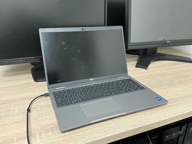 2021 dell latitude 5520 laptop - afbeelding 1 van  4