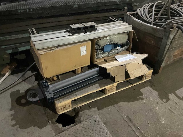 2021 demag zba 90 b onderdelen, motoren - afbeelding 1 van  6