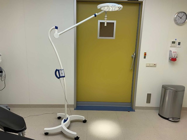 2021 dr mach led 150 operatielamp - afbeelding 1 van  12