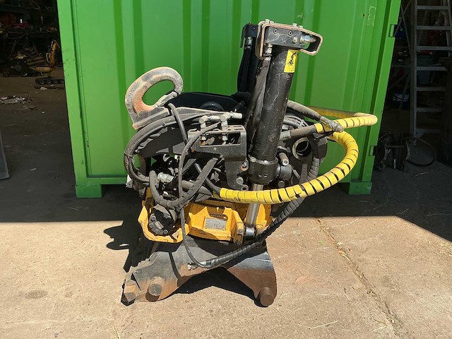 2021 engcon ec219 draaikantelstuk - afbeelding 1 van  13