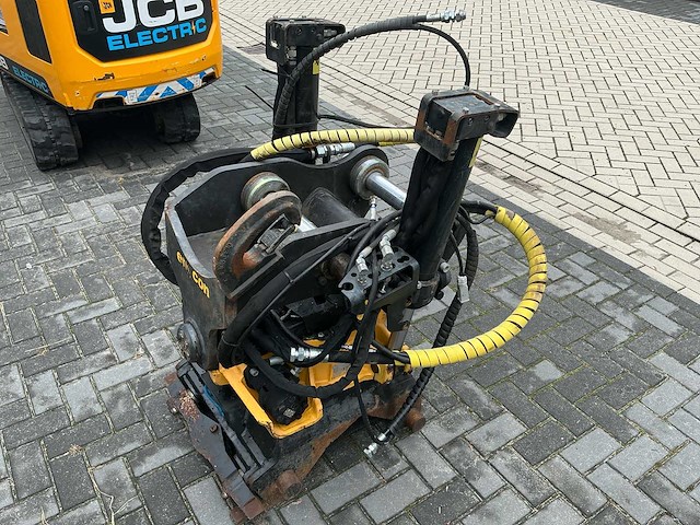 2021 engcon ec219 draaikantelstuk - afbeelding 2 van  4