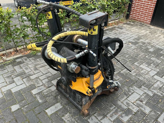 2021 engcon ec219 draaikantelstuk - afbeelding 3 van  4