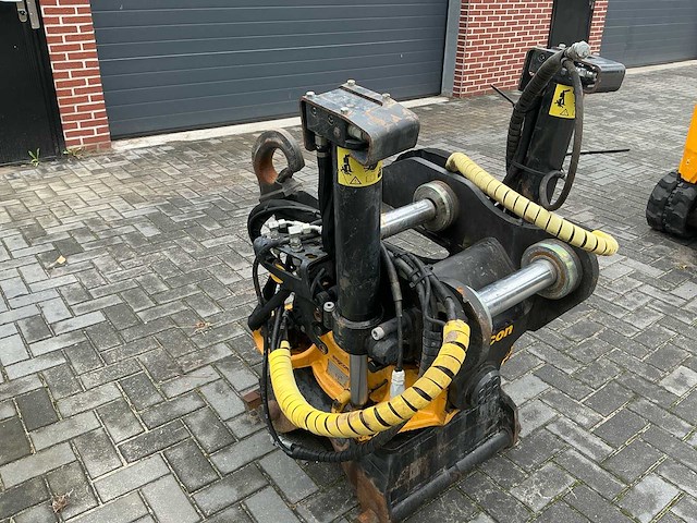 2021 engcon ec219 draaikantelstuk - afbeelding 4 van  4