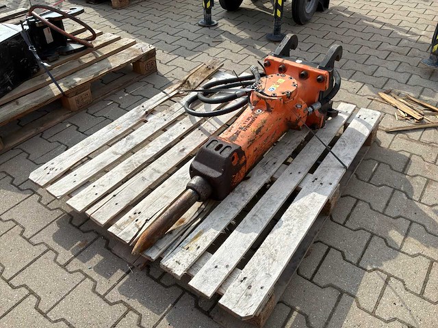 2021 epiroc sb152 hydraulische breekhamer - afbeelding 1 van  8