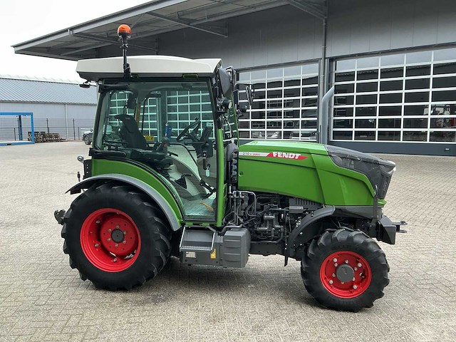 2021 fendt 210v vario profi smalspoor- en compacttractor - afbeelding 22 van  26