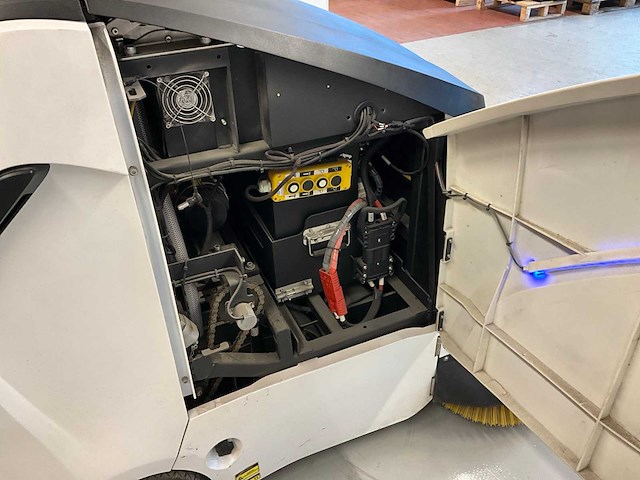 2021 gausium sweeper 111 zelfrijdende veegmachine robot - afbeelding 7 van  17