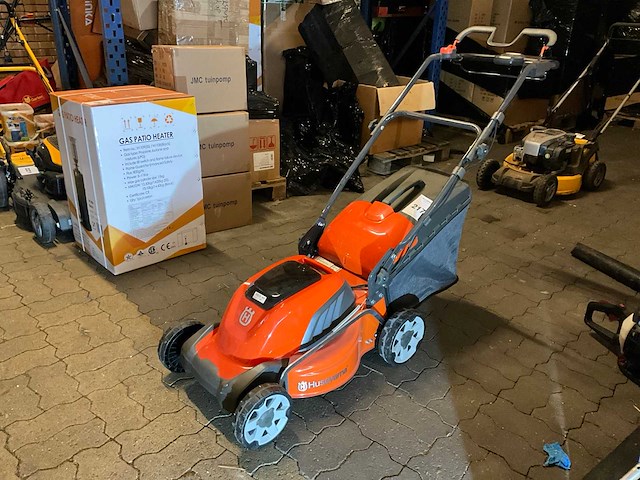 2021 husqvarna lc 141vi accu grasmaaier - afbeelding 1 van  9